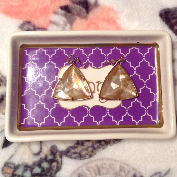 Kendra Scott Jewelry - Kendra Scott brown gold Nikki earrings💕